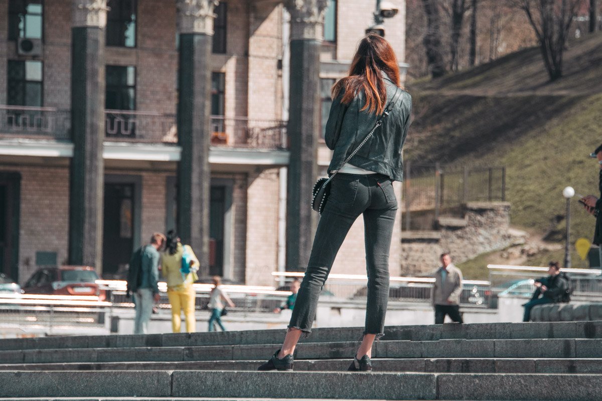 Надень укороченные джинсы с неровными краями - и чувствуй себя богиней