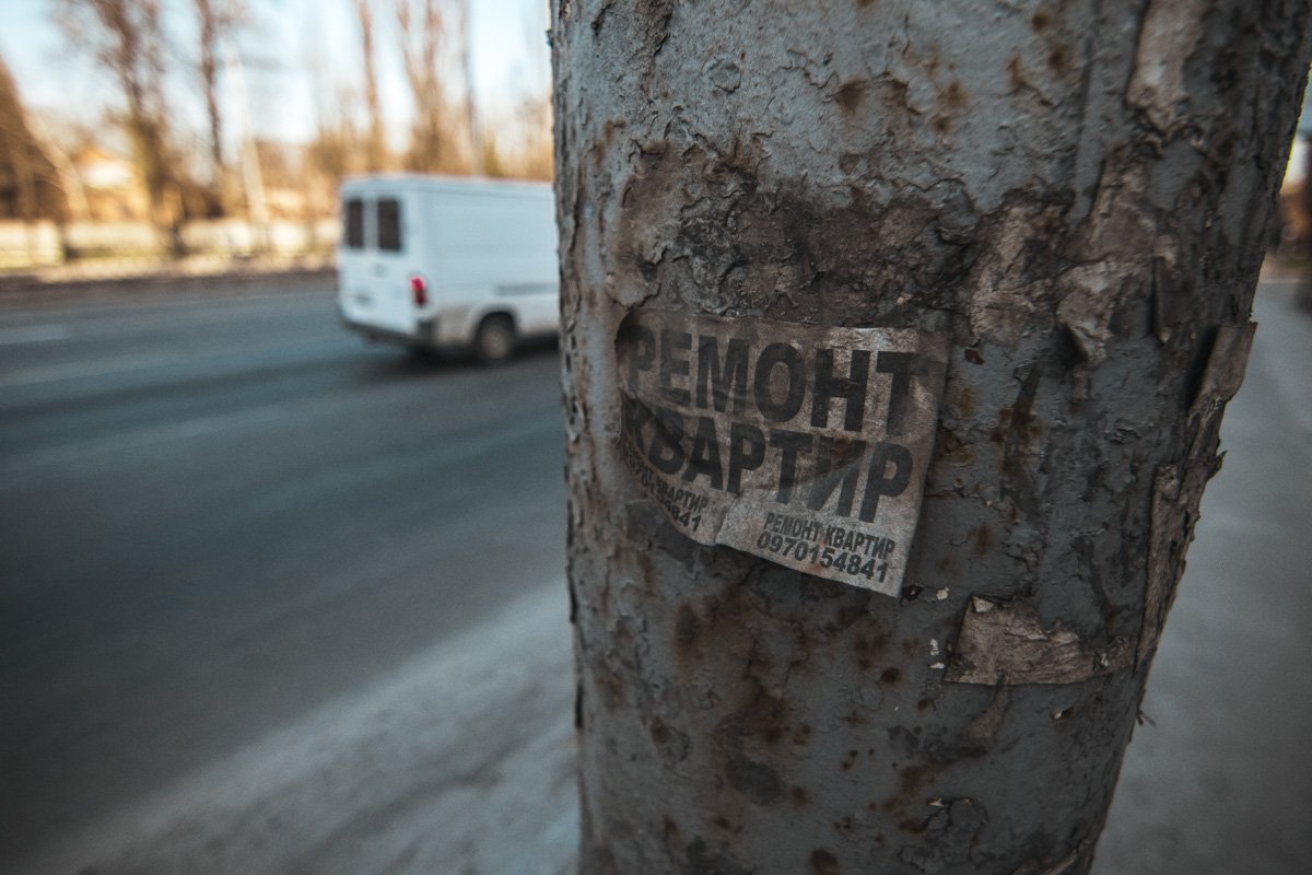 Фонарные столбы все поедены ржавчиной Фонарные столбы все поедены ржавчиной