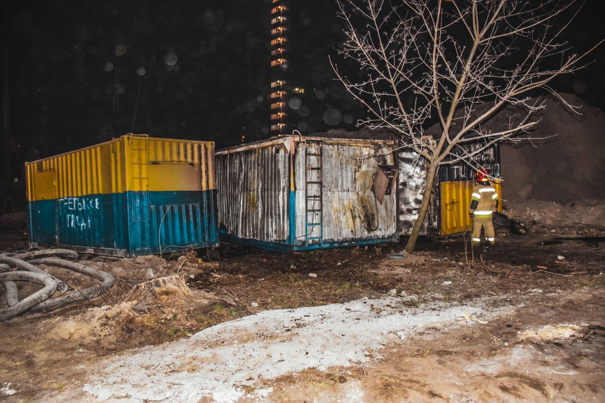 Горели домики, в которых проживали строители