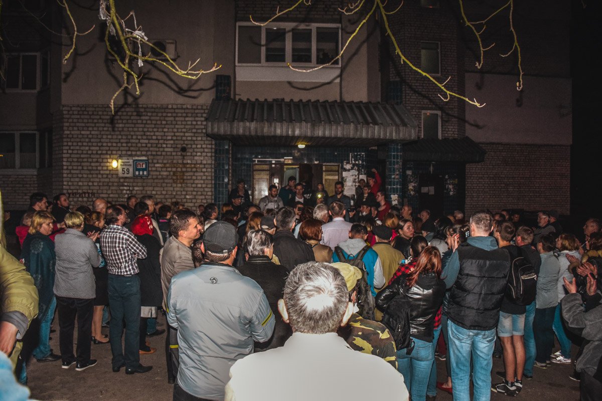 На митинг собралось не мало недовольных жителей района