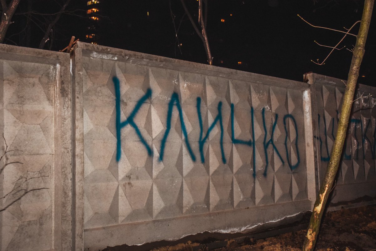 Люди уверены, что Кличко покрывает строительство