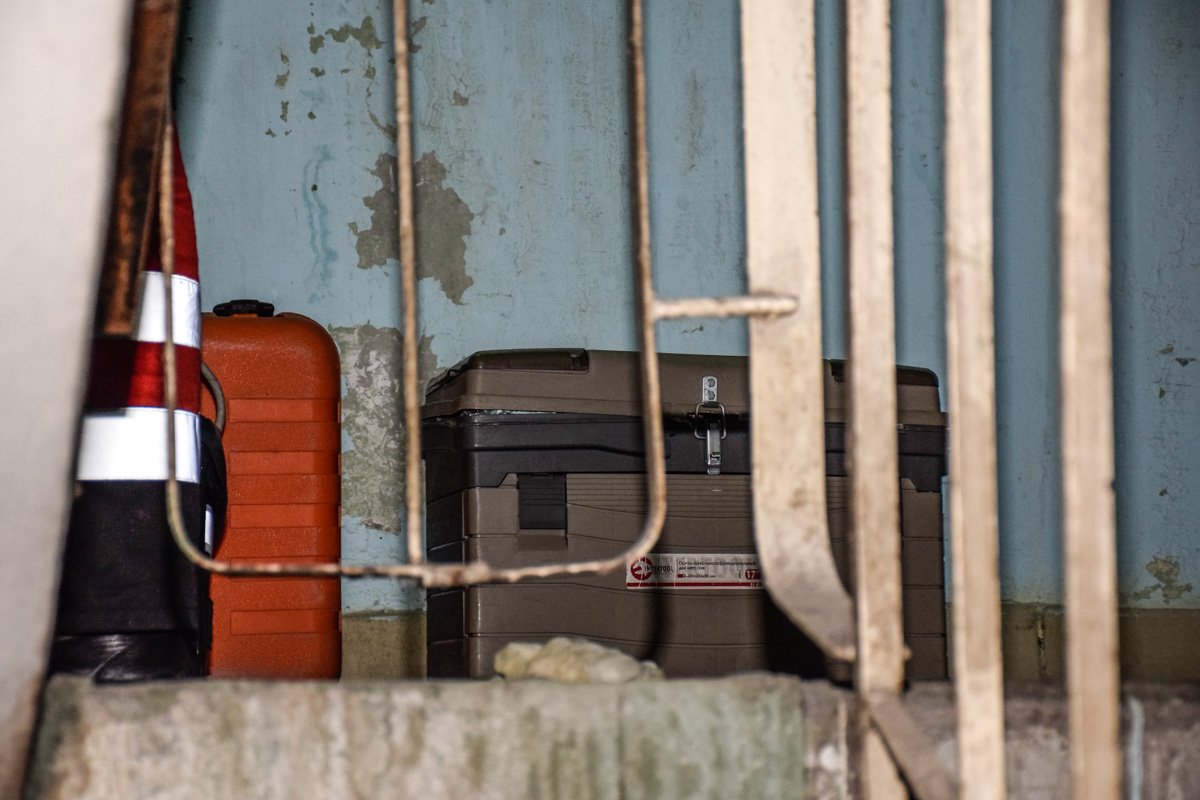 Медики всевозможными средствами пытались вытащить парня с того света