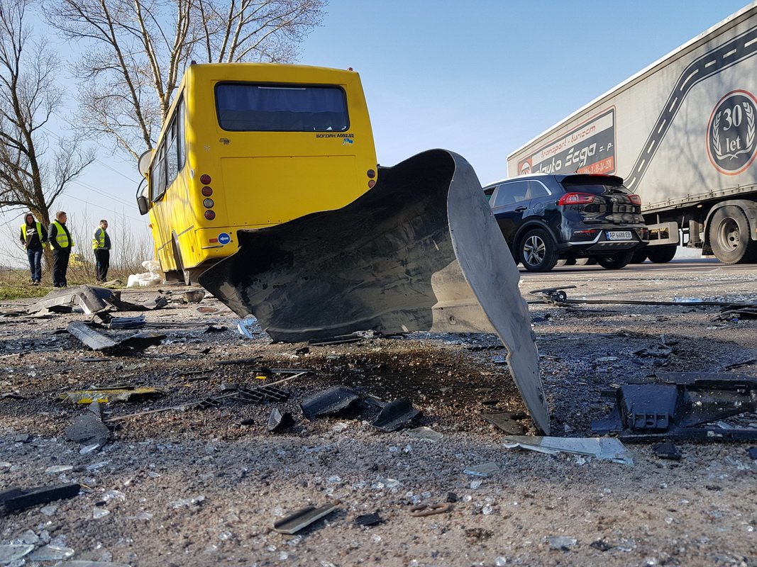 Водитель "мэрса" получил травму головы вследствие удара об руль