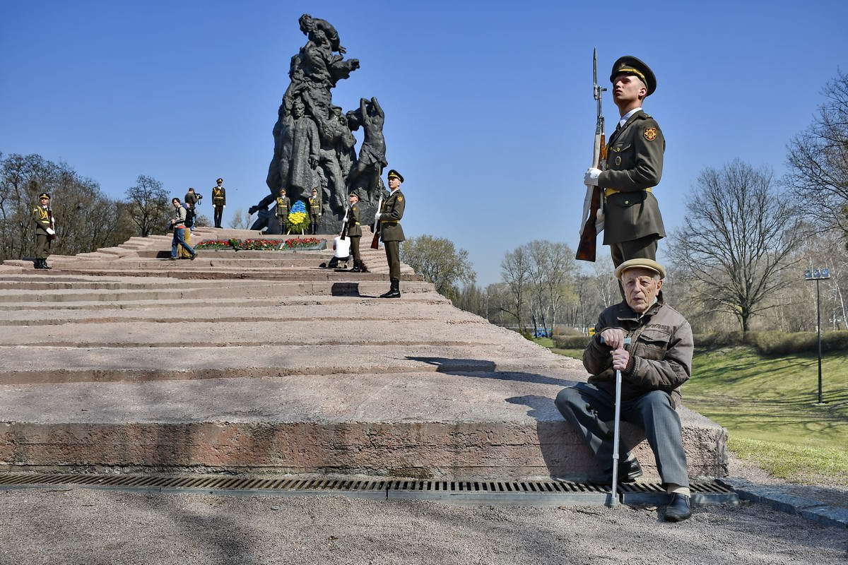 Память узников почтили военнослужащие 101-й отдельной бригады охраны Генштаба Память узников почтили военнослужащие 101-й отдельной бригады охраны Генштаба