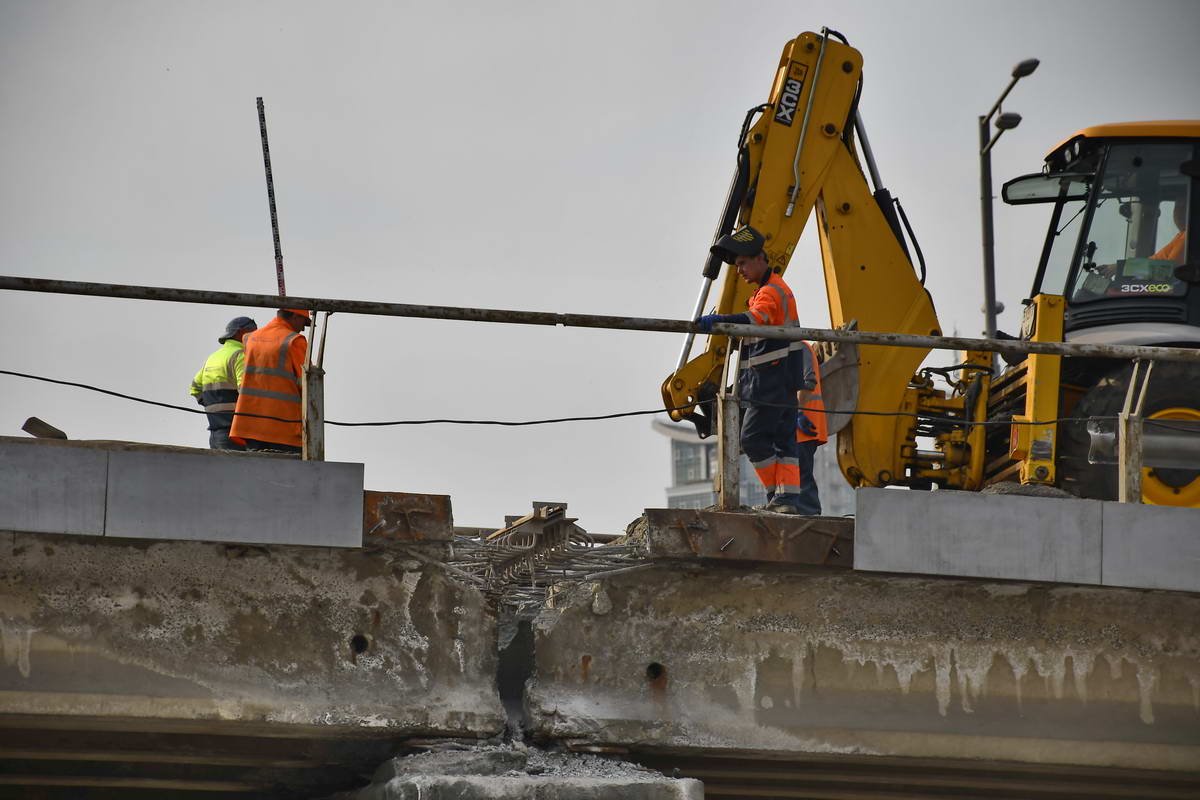 Как отметили в "Киевавтодоре", плановый ремонт продолжается
