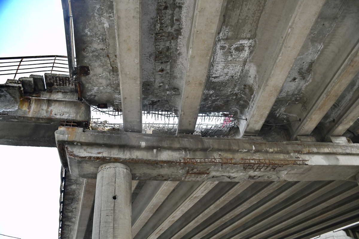 На мосту ремонтируют деформационные швы