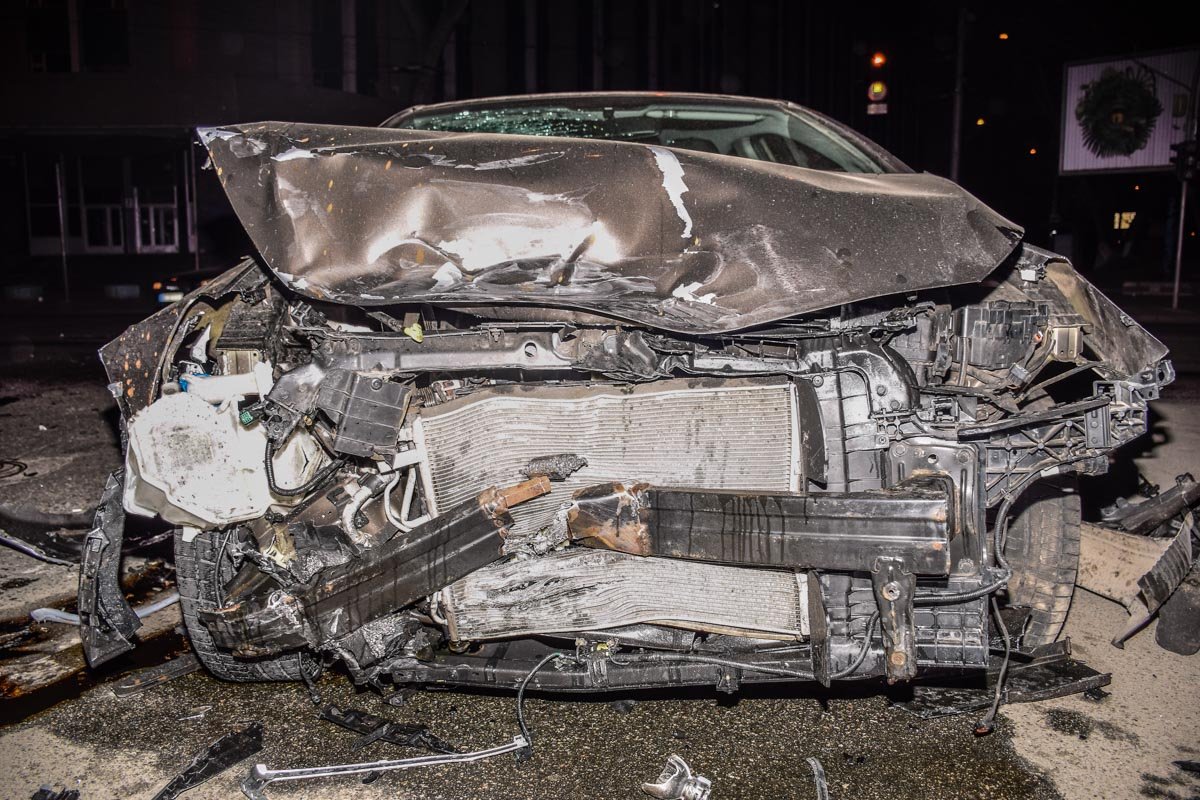 Машины сильно повреждены