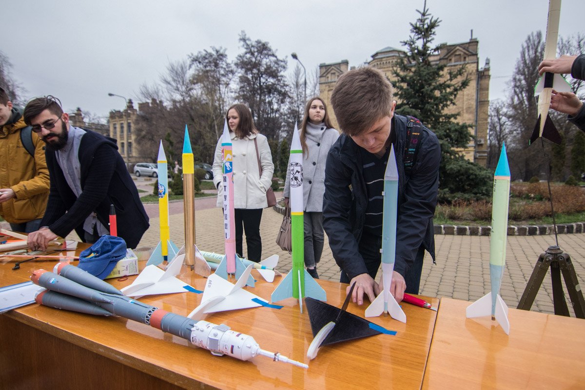 Также представили модели ракет Также представили модели ракет