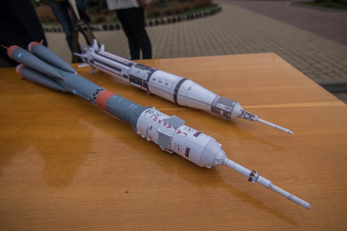 Многие из работ участвовали в соревнованиях ракетного модельного спорта Многие из работ участвовали в соревнованиях ракетного модельного спорта