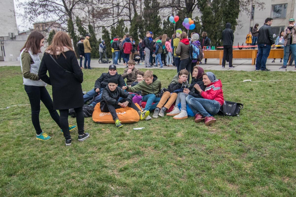 На мероприятие пришли школьники с экскурсией На мероприятие пришли школьники с экскурсией