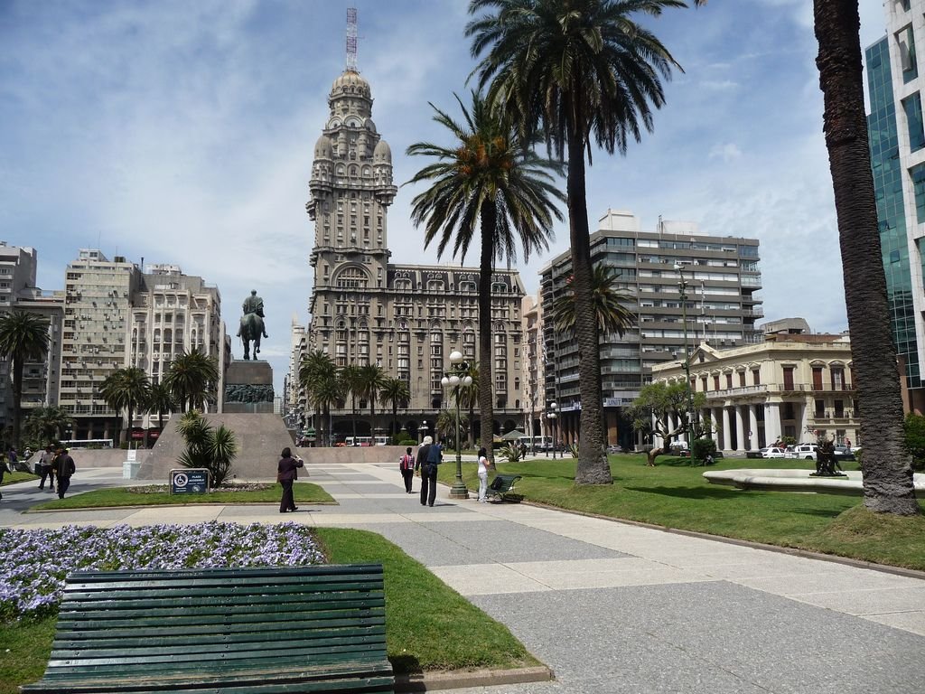 Украина договорилась о безвизе с Уругваем и Перу