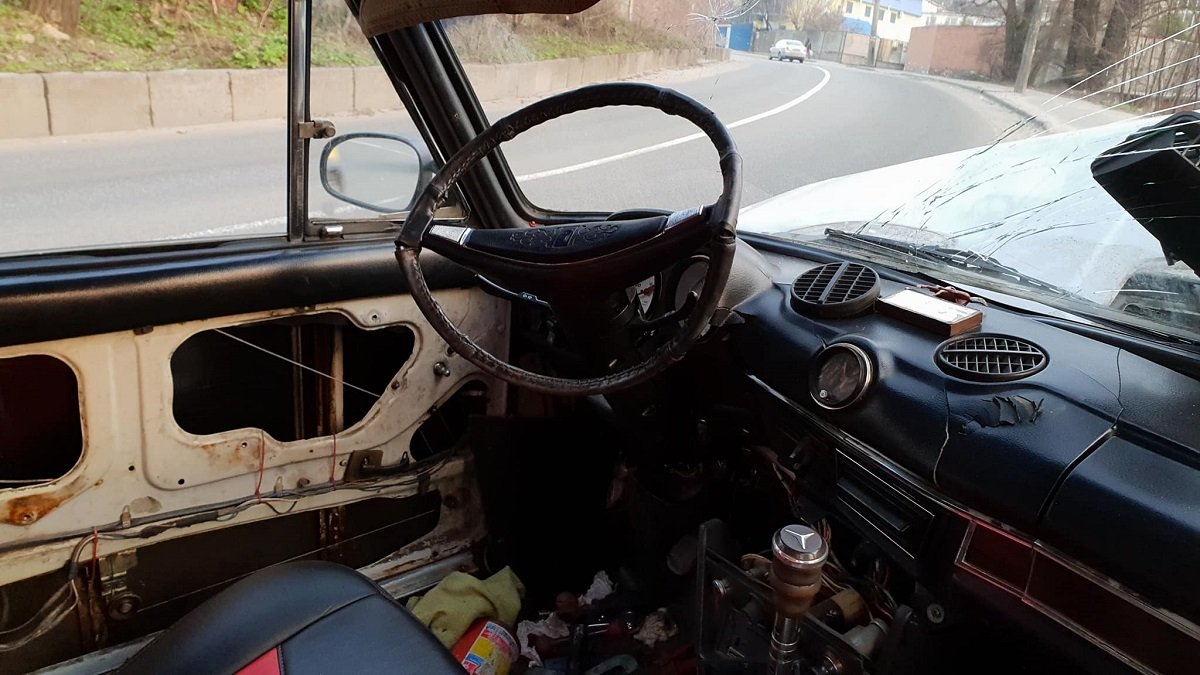 По предварительной информации, владелец ВАЗа был сильно пьян По предварительной информации, владелец ВАЗа был сильно пьян