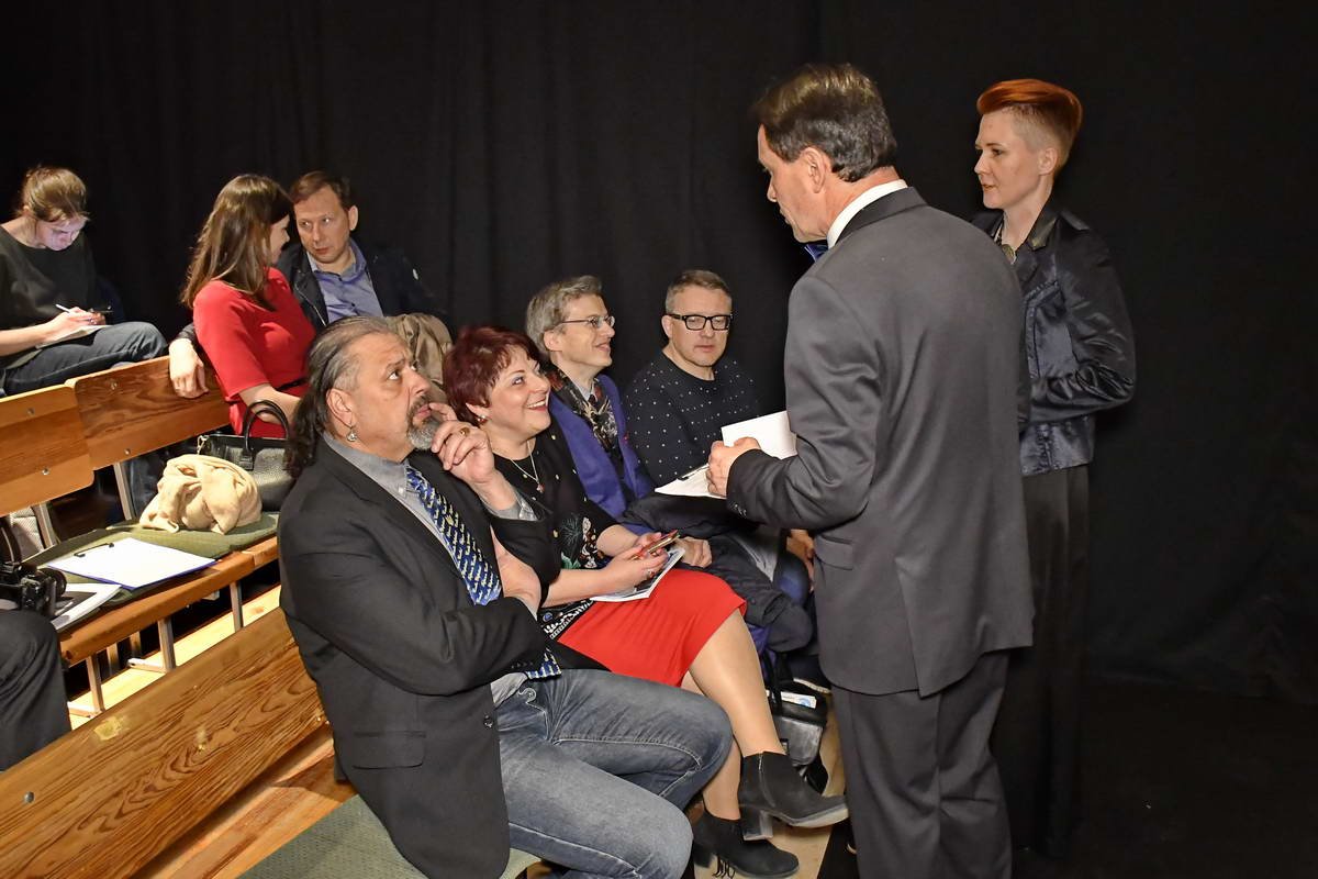 20 писателям вручили дипломы и статуэтки