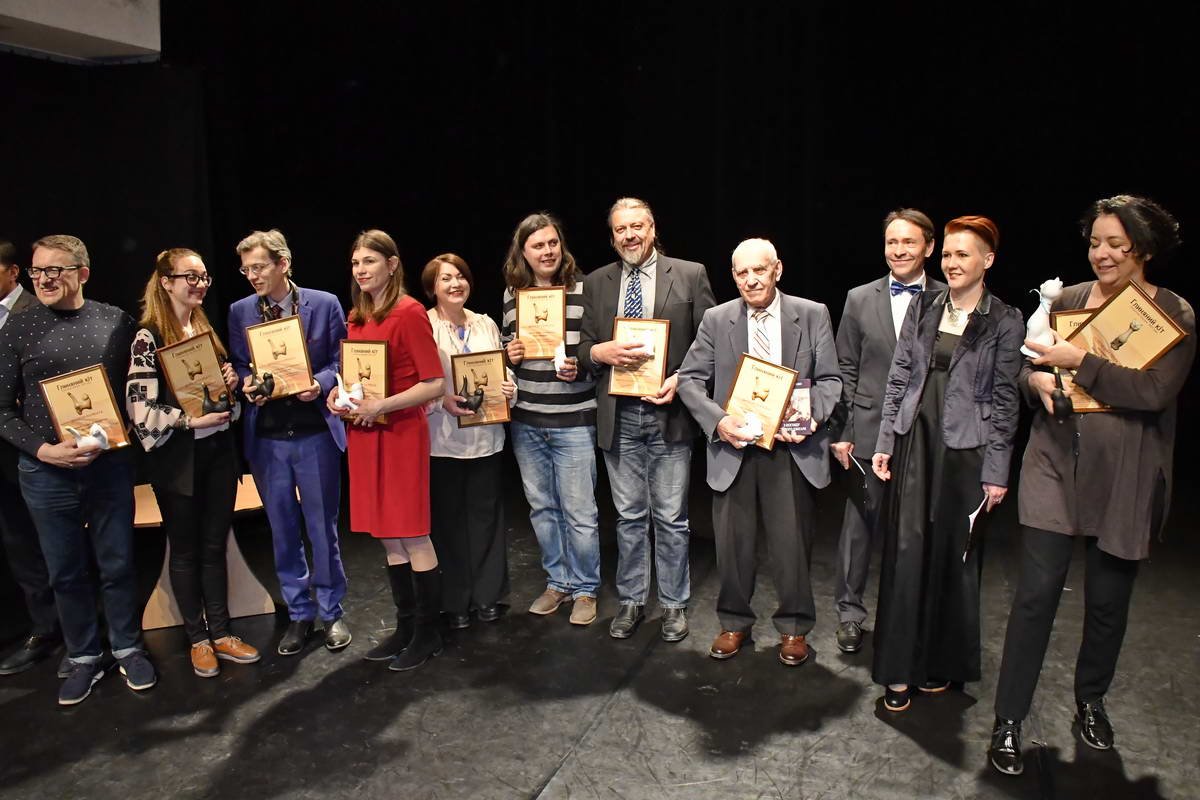 Вместо авторов, которые не смогли прийти, награды получали представители издательств