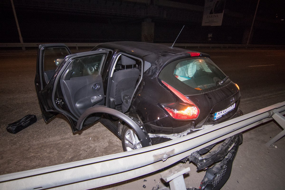 После столкновения, автомобиль проехал еще приблизительно 200 метров