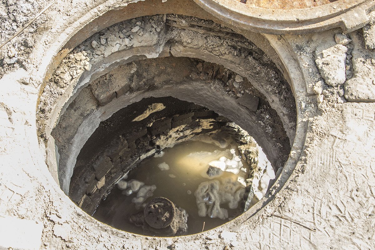 Из-за прорыва без воды остались несколько домов на центральных улицах Из-за прорыва без воды остались несколько домов на центральных улицах