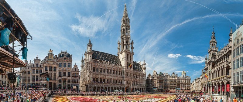 Королевские Галереи Св. Юбера между улицами Марше-о-Эрб и Экюйе