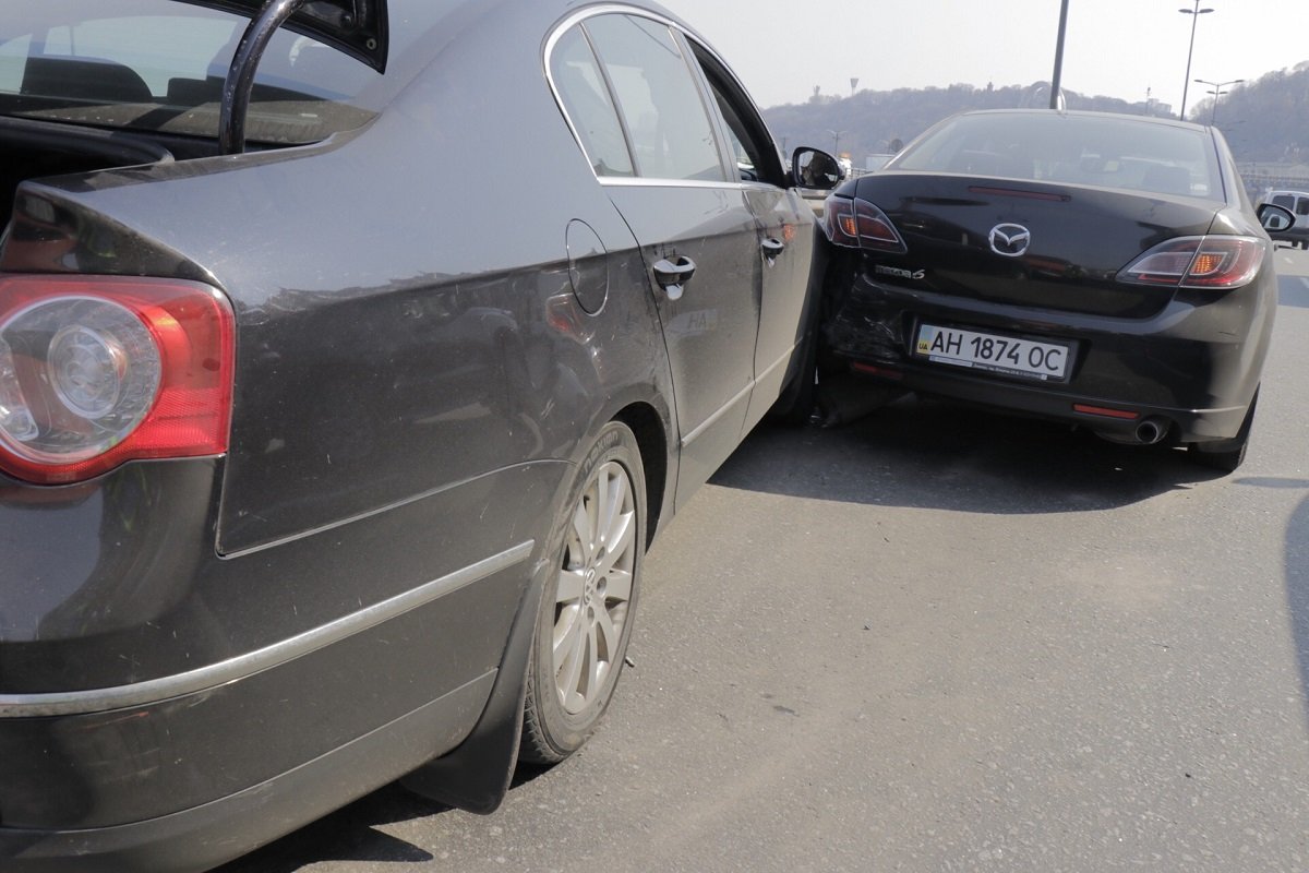 На Набережно-Крещатицкой столкнулись три автомобиля На Набережно-Крещатицкой столкнулись три автомобиля