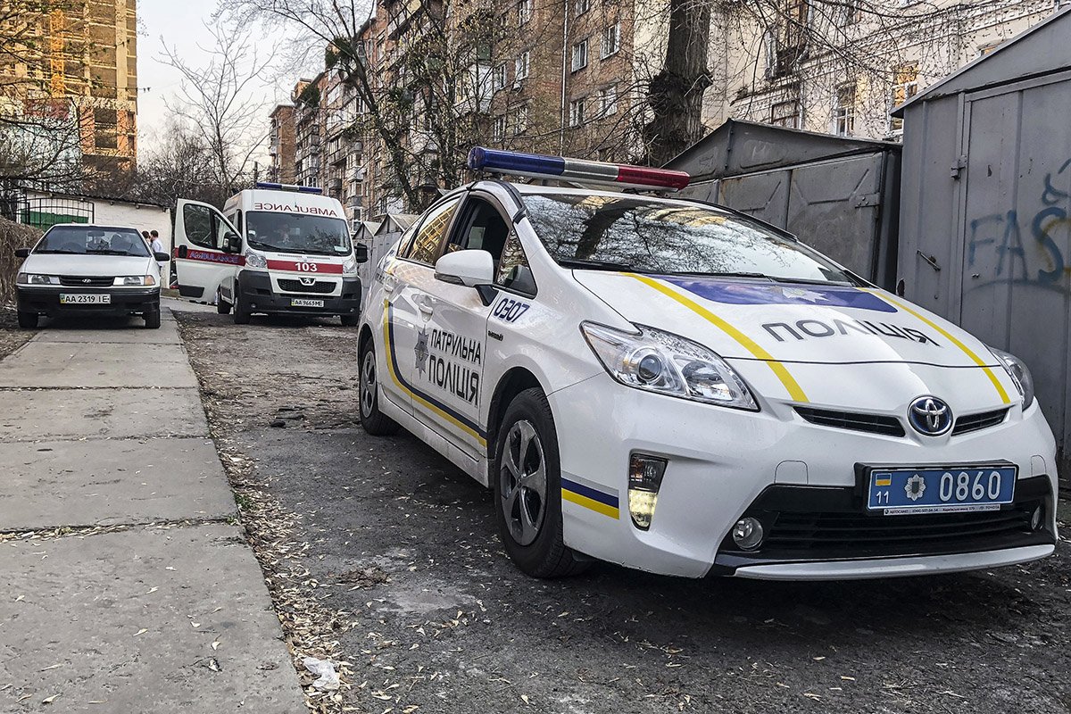 На месте работали патрульные, взрывотехники, кинологи, сотрудники ГСЧС и медики