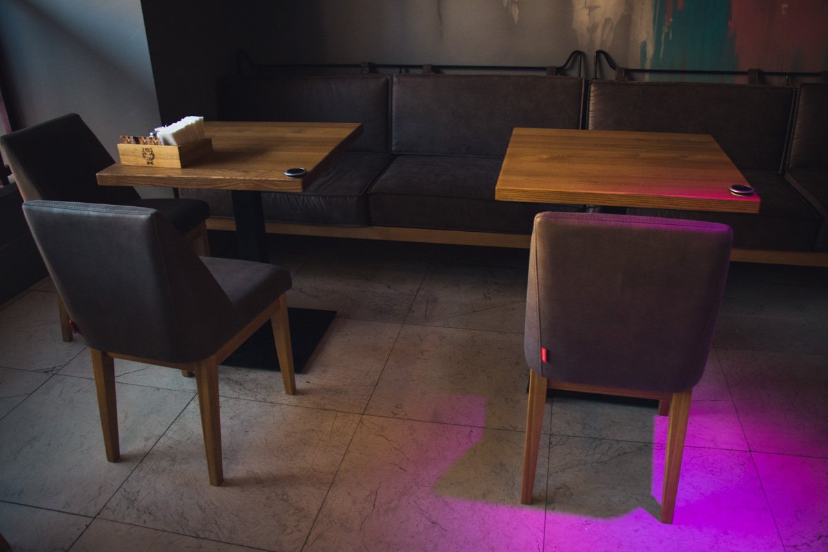 Деревянные столы под дуб