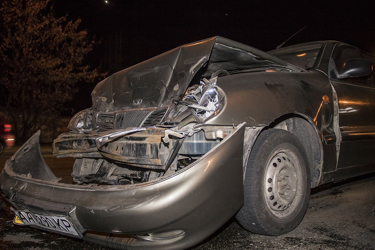 В Киеве на Академгородке столкнулись три машины В Киеве на Академгородке столкнулись три машины