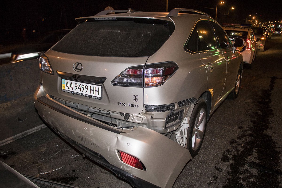 Авария произошла в третьем ряду на проспекте Палладина Авария произошла в третьем ряду на проспекте Палладина