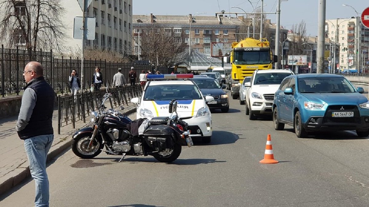 На Севастополькой площади Ford столкнулся с «Chopper»