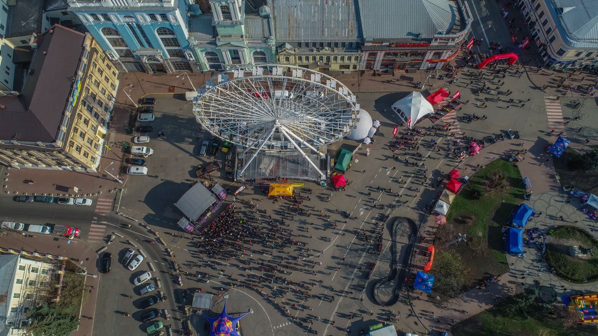 На Контрактовой площади собрались десятки жителей Киева 