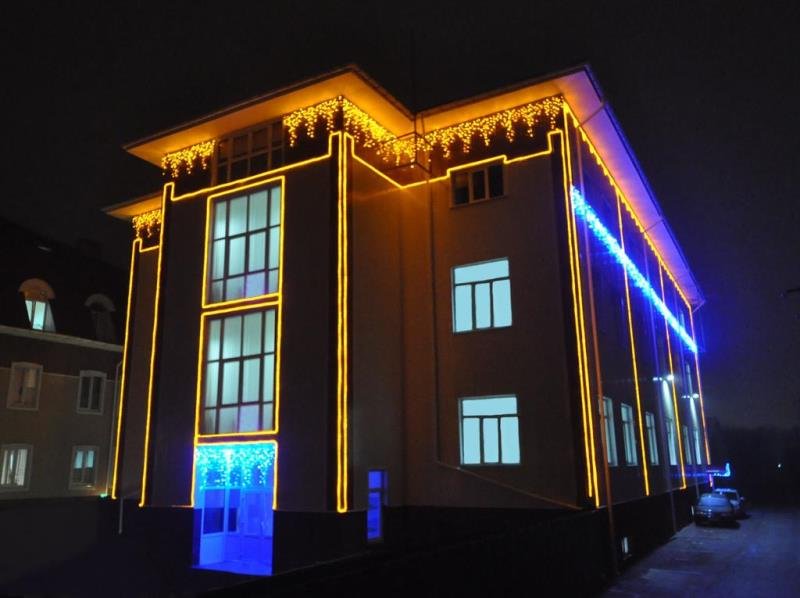 Современный отель находится в минуте от кольцевой дороги Современный отель находится в минуте от кольцевой дороги