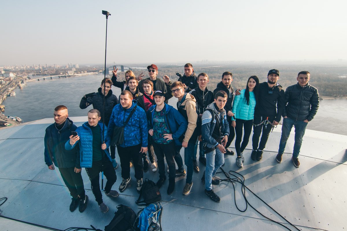 Каждый из них гордился собой и новой побежденной вершиной