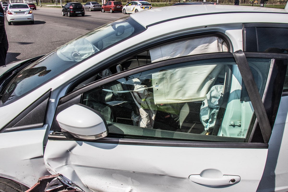 Водителя Ford спасли боковые подушки безопасности