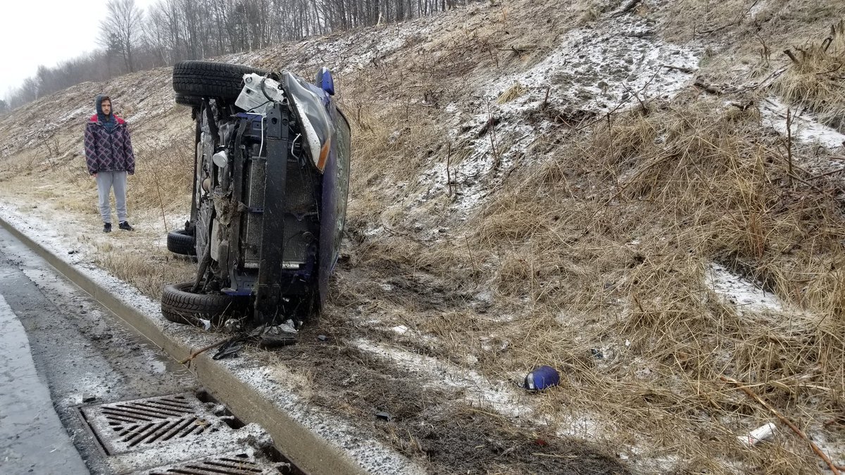 В Торонто из-за ледяного дождя со снегом произошло уже более 550 ДТП В Торонто из-за ледяного дождя со снегом произошло уже более 550 ДТП