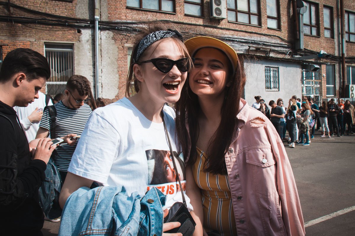 А ты хочешь в клип?