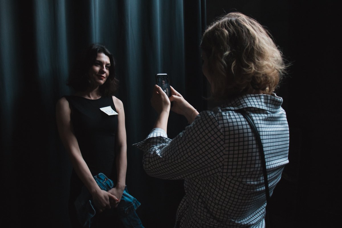 А теперь посмотрите в камеру