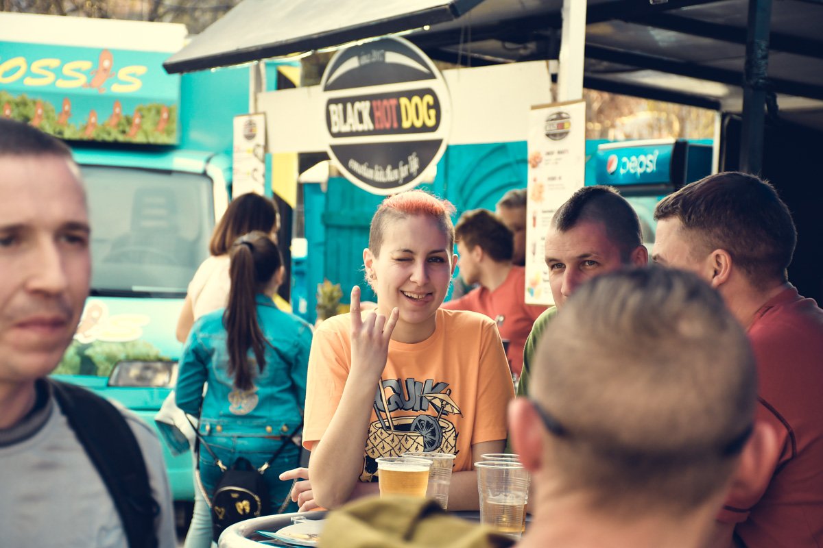 Иди к нам за столик Иди к нам за столик