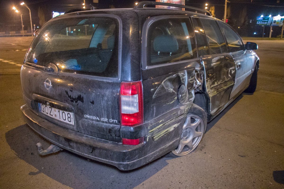 Opel на еврономерах остановился на обочине