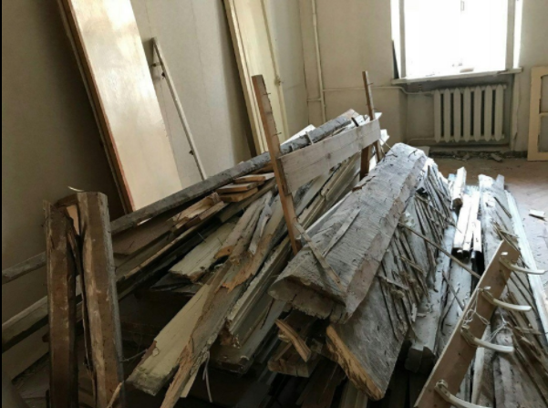 На фото около 100 килограмм древесины