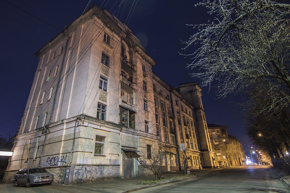 Через пару часов на этой улице будет суета