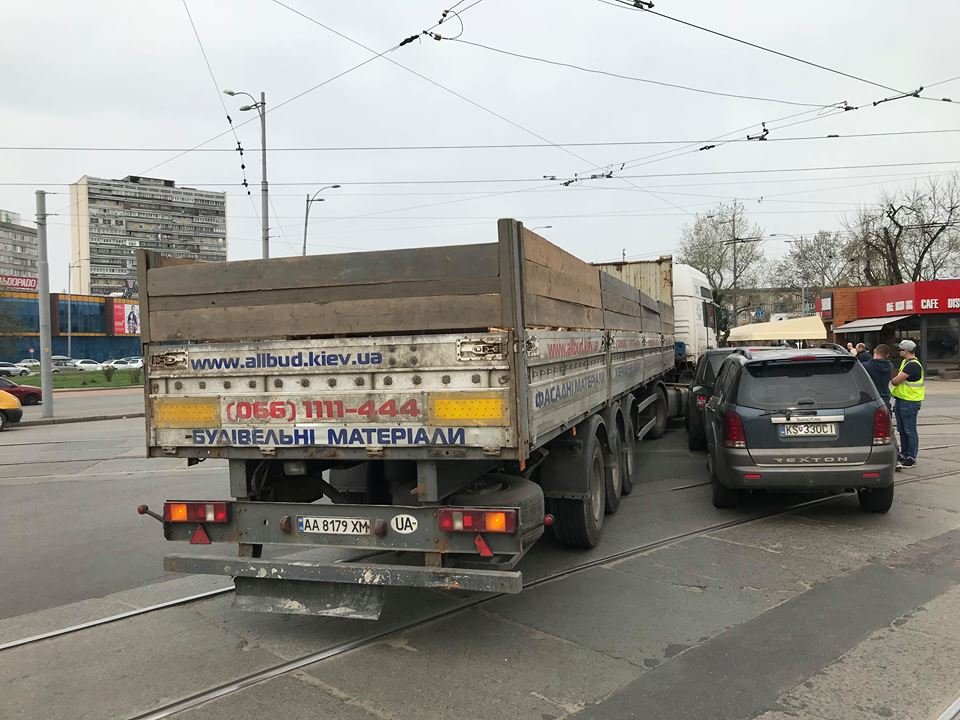 Столкнулись Honda Pilot и фура DAF Столкнулись Honda Pilot и фура DAF