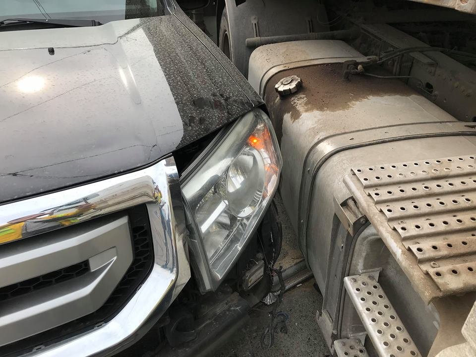 Авто получило легкие повержения передней части Авто получило легкие повержения передней части