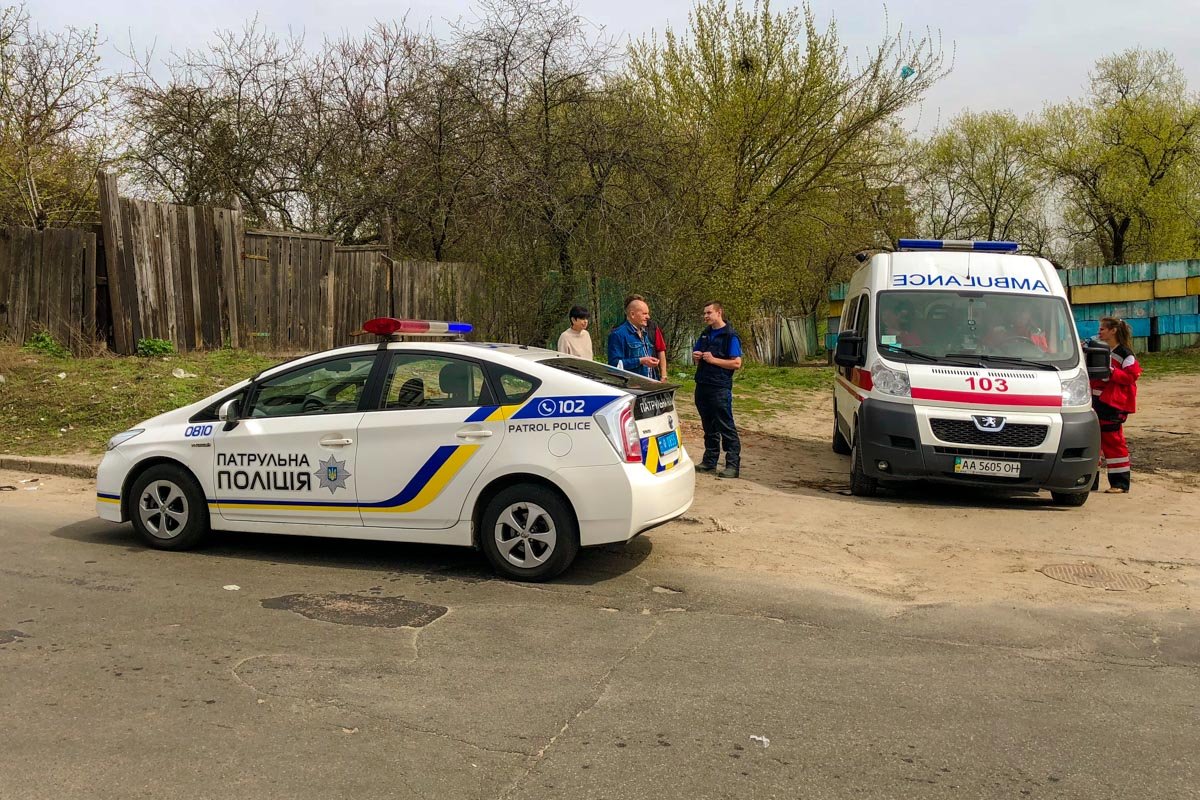 По словам медиков, пострадал один мужчина, полиция говорит о двоих