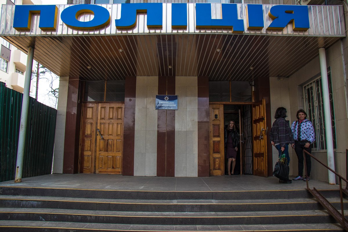 В Святошинское управление приехали обе стороны конфликта