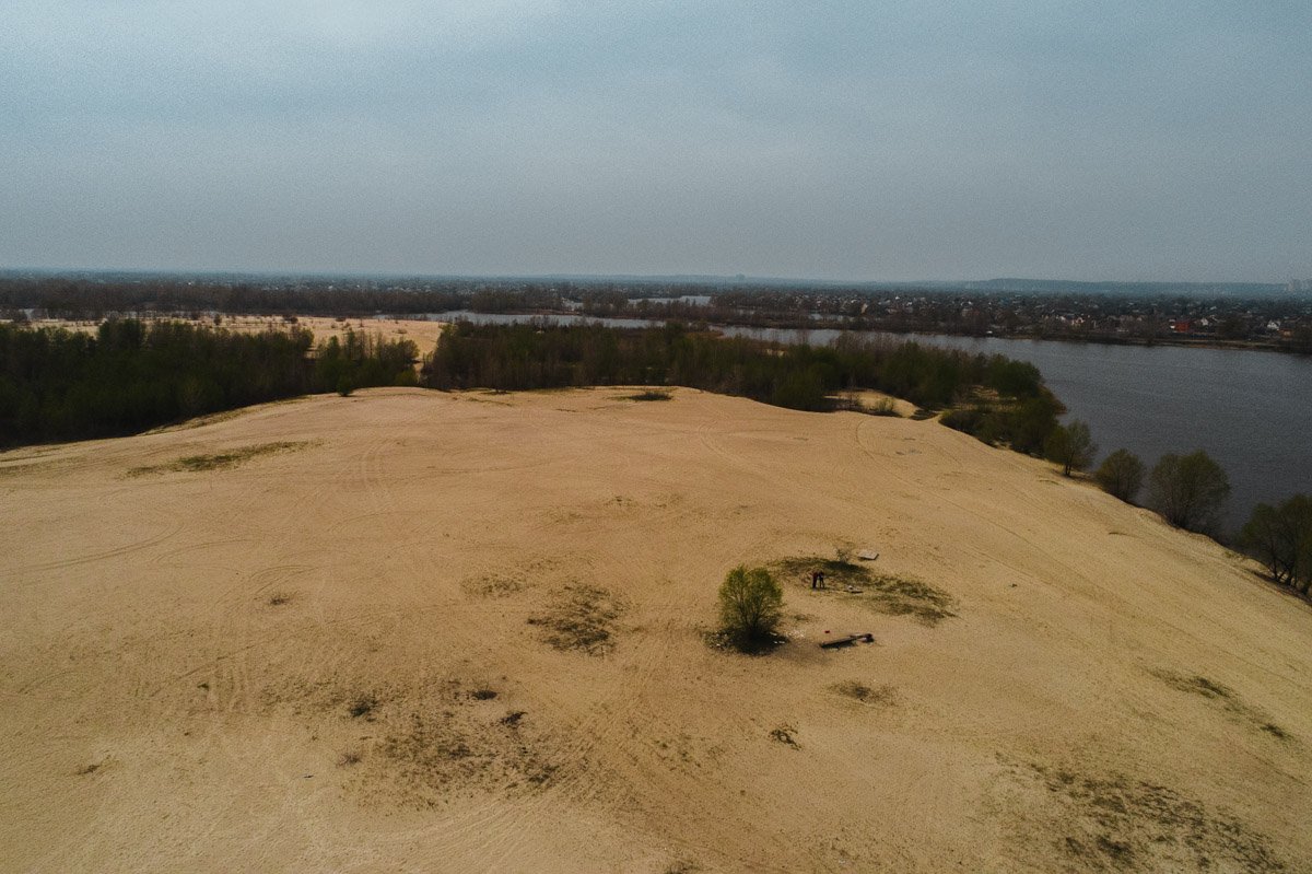 Говорят, пустыня образовалась на месте во время постройки жилмассивов на левом берегу Говорят, пустыня образовалась на месте во время постройки жилмассивов на левом берегу