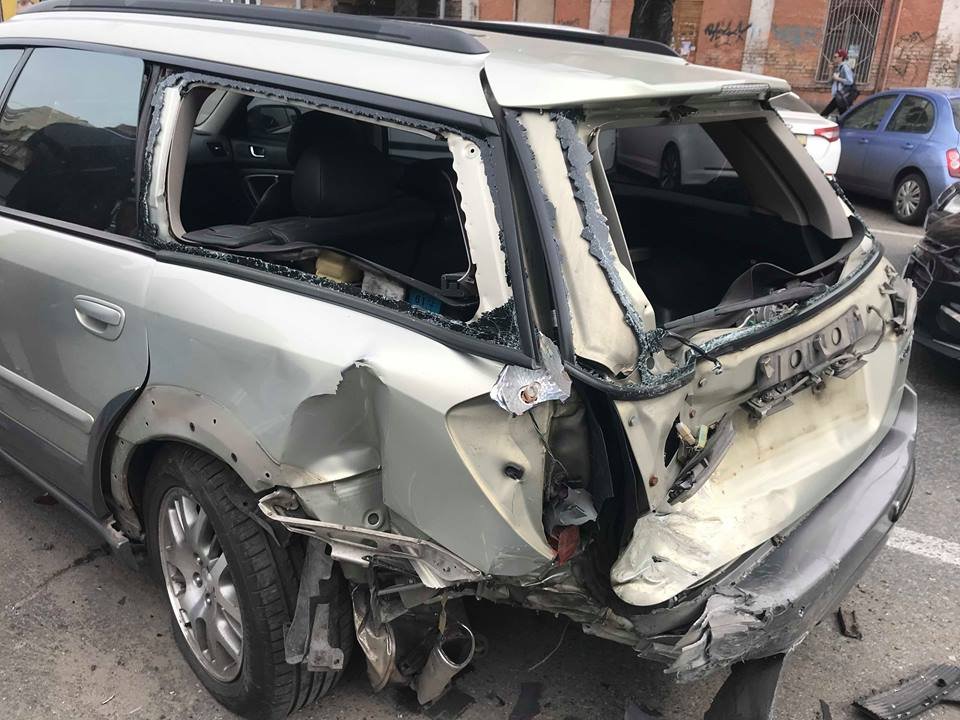 На большой скорости Audi влетел в Subaru, а затем в Hyundai На большой скорости Audi влетел в Subaru, а затем в Hyundai