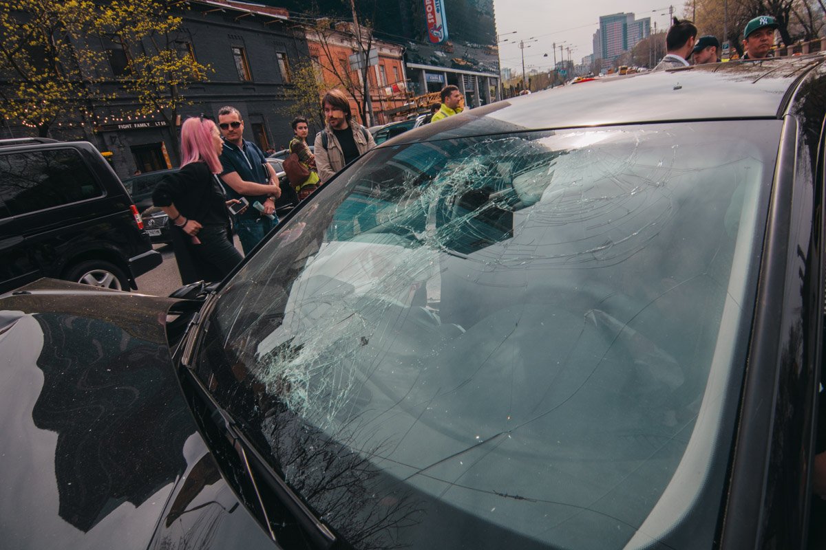 У водителя Subaru рассечено лицо У водителя Subaru рассечено лицо