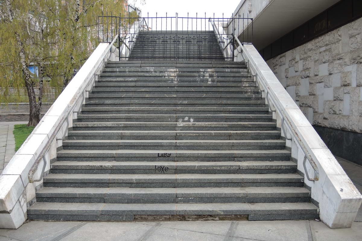 Дворец "Украина" был построен в 1970 году к 100-й годовщине со дня рождения Ленина