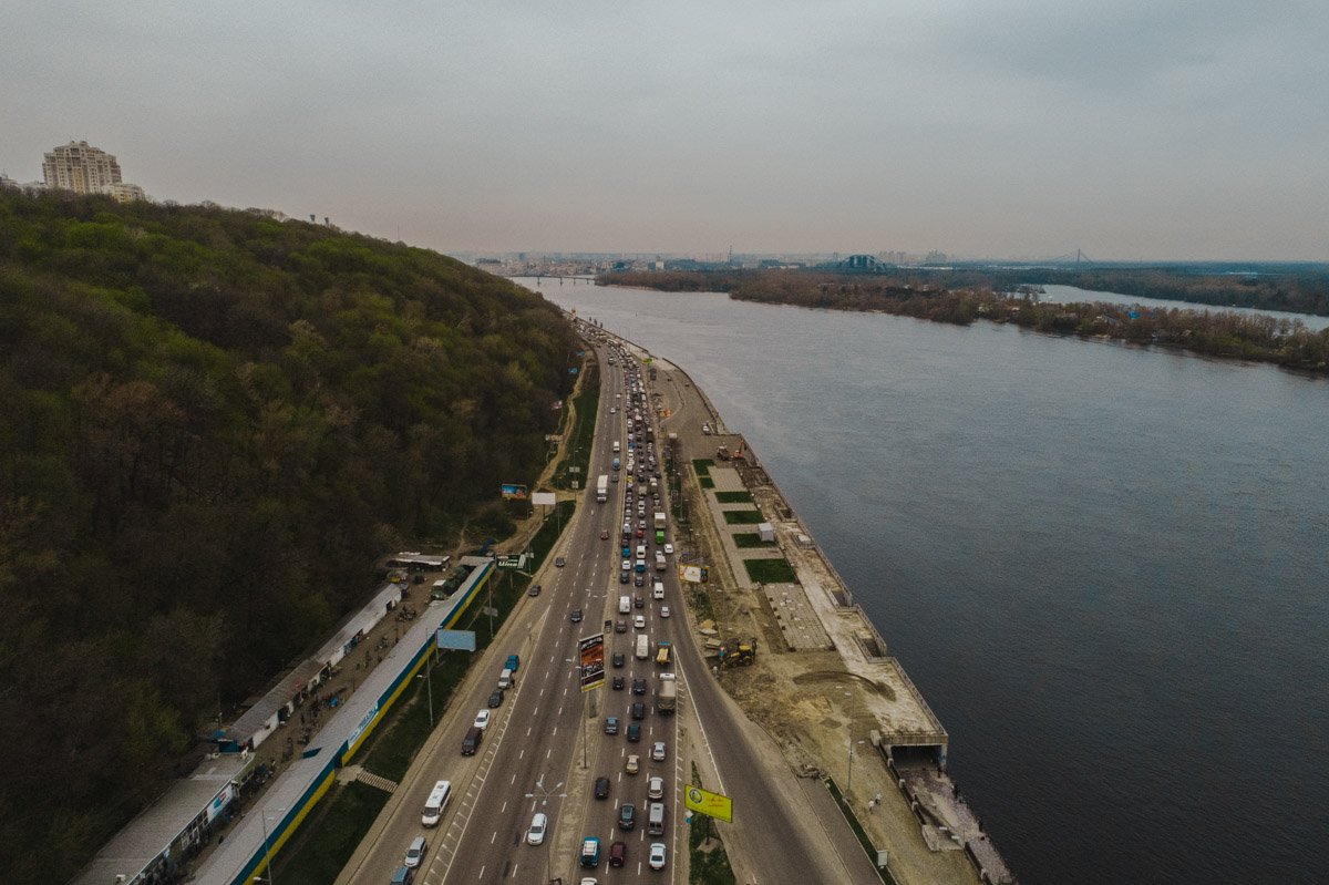 Из-за ДТП в сторону Подола образовалась пробка