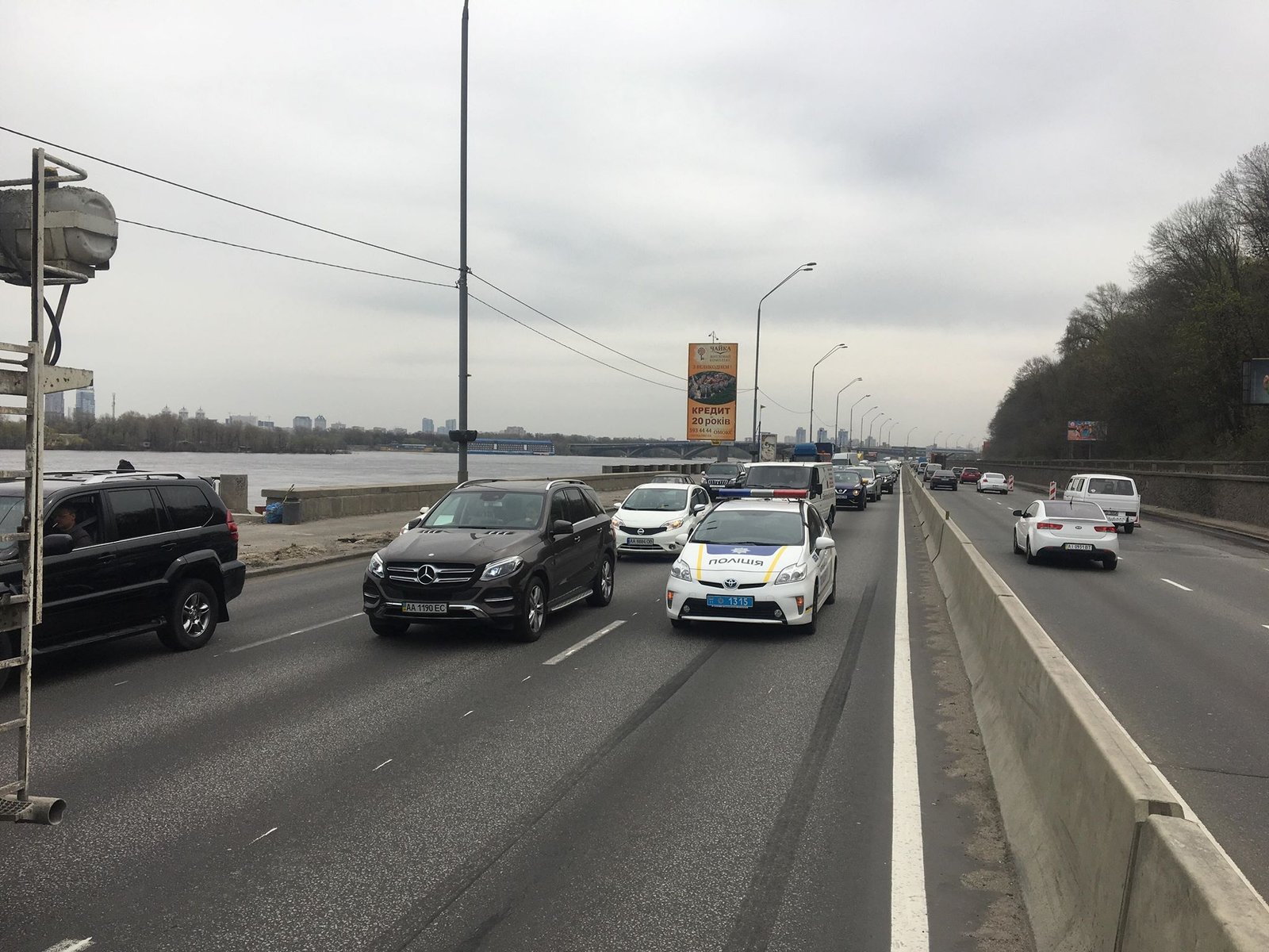 На месте ДТП работает полиция, следственно-оперативная группа