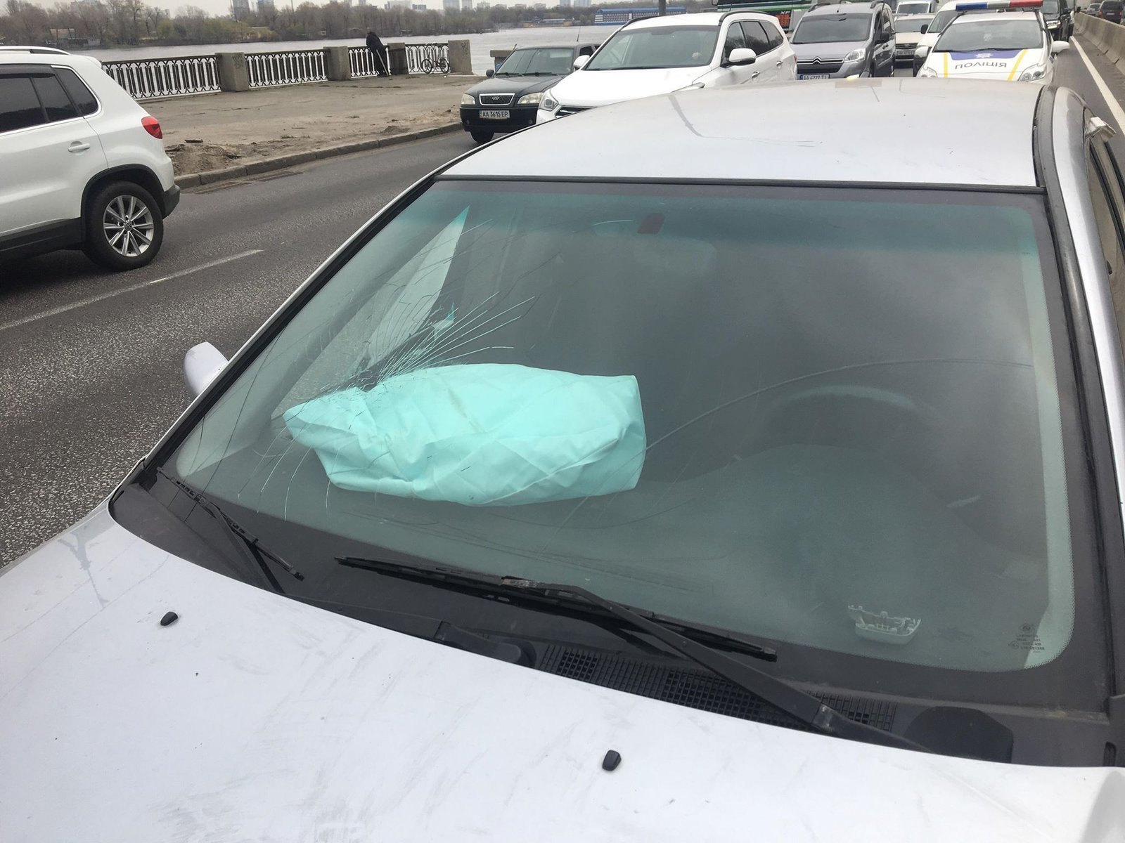 Госпитализировано жену водителя с подозрением на закрытую черепно-мозговую травму и травму плечевого сустава