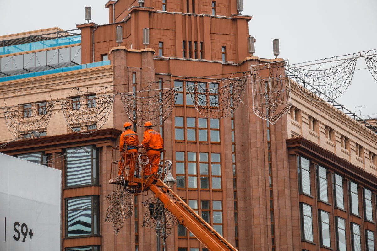 Крещатик вечерами будет светиться гербами Украины